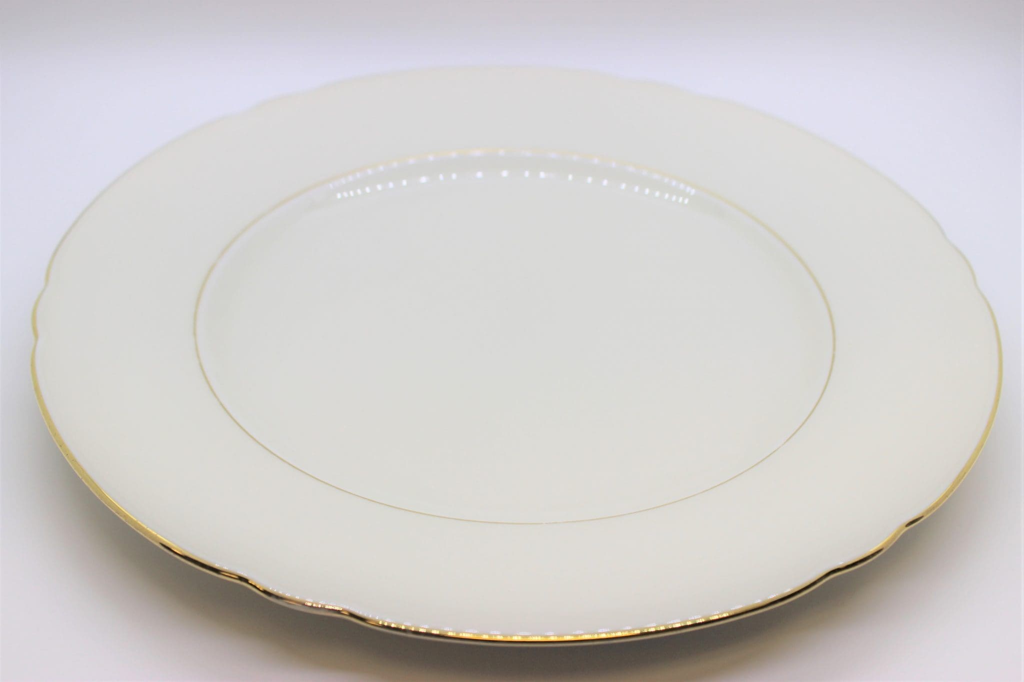 Queen Anne Dinner Plate 10" Grand Event Rentals
