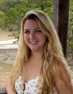 Alyssa Headshot